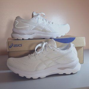 Like New White Asics Nimbus Size 8 Women's